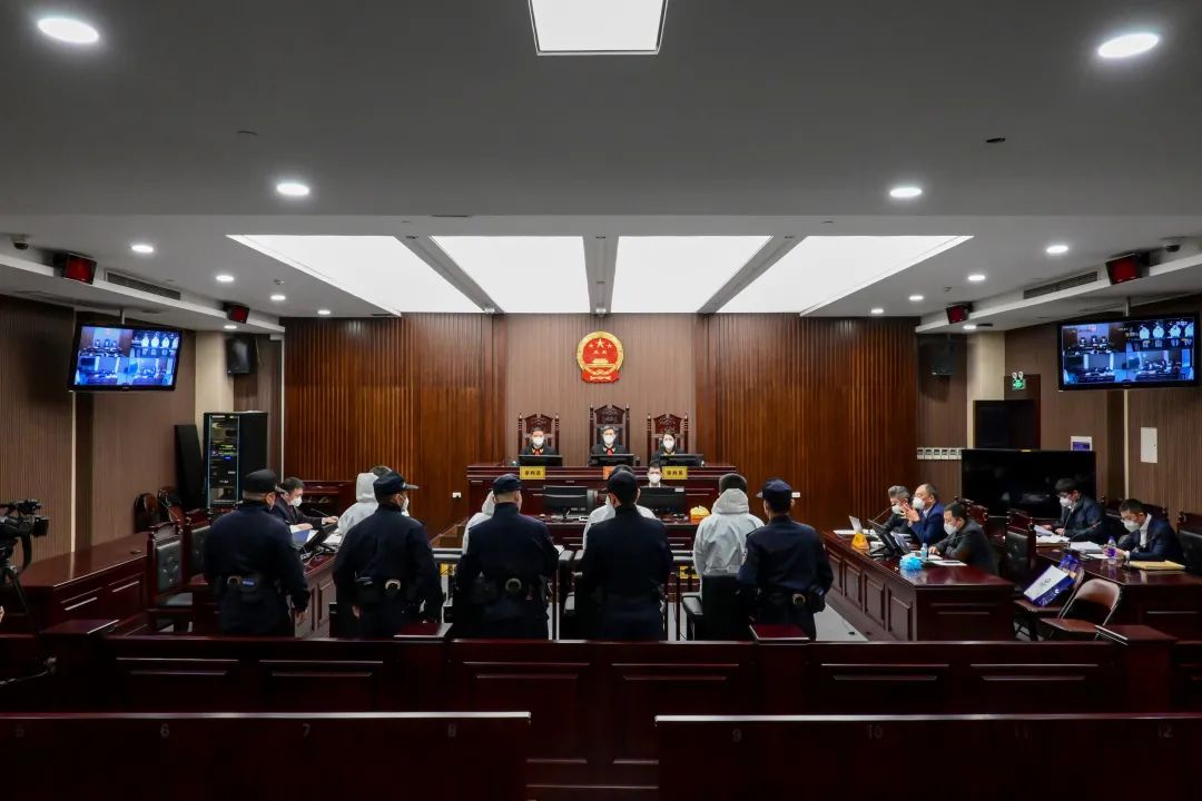 温州银行原行长吴华一审被判死缓、终身监禁