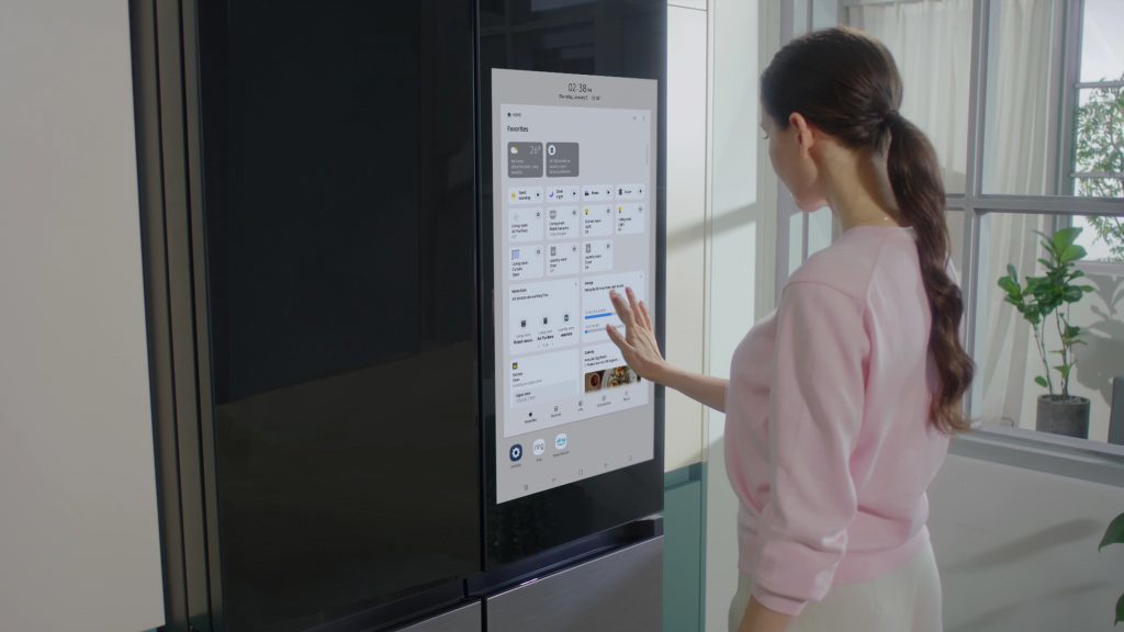 三星推出Bespoke Family Hub 冰箱，带有32英寸大屏