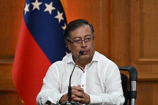 哥伦比亚总统：与5个“非法武装团体”停火，以支持和平谈判